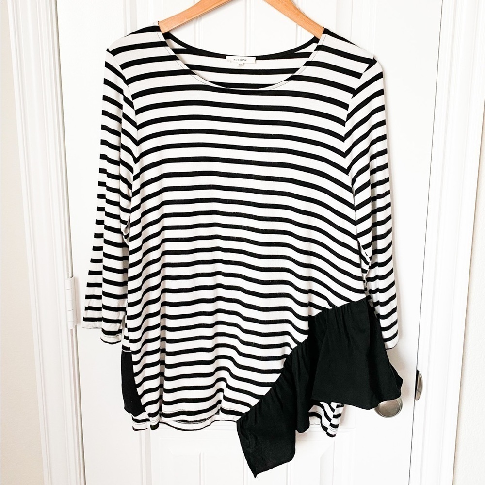 Pleione Striped Black White Top Size Medium